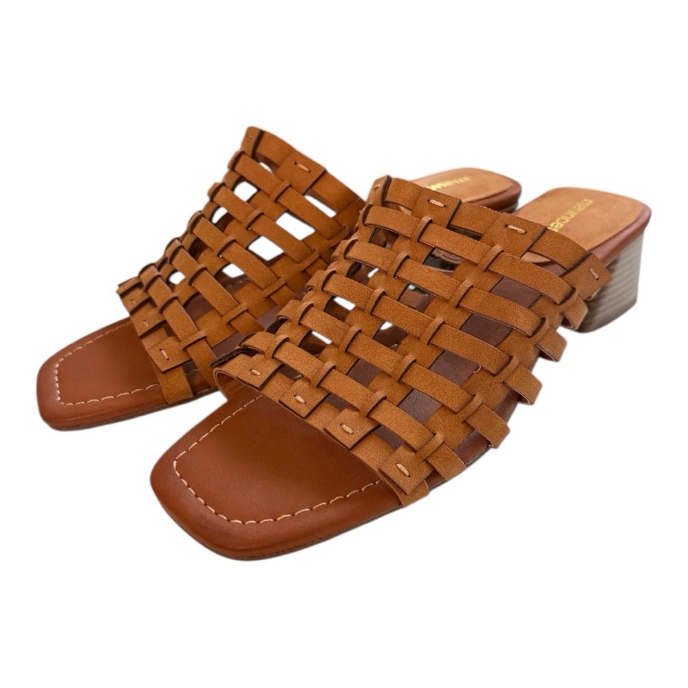 NWT Maurice’s Peyton Block Heel in Size 8.5